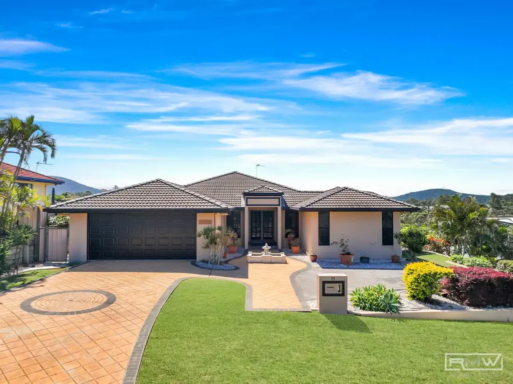 Yeppoon 5房  Coastal Luxury Living at 15 Atlantic Drive – Ocean Views, Pool & Sophisticated Style