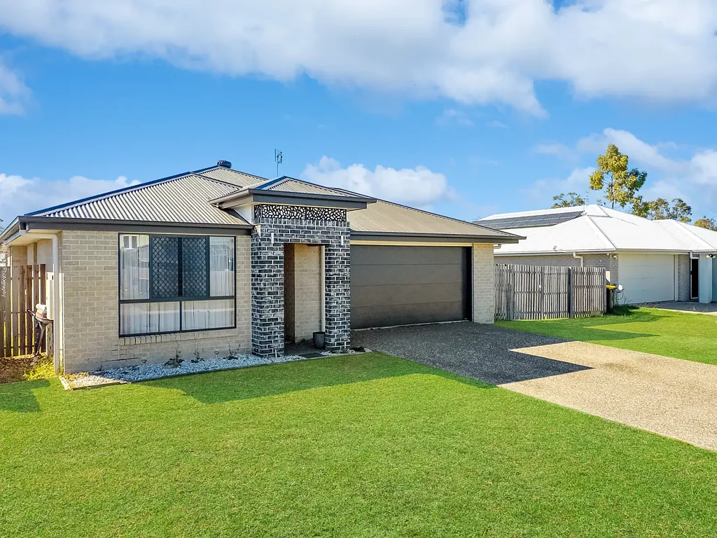 Eli Waters 4 Bedroom As good as new – with nothing to do!