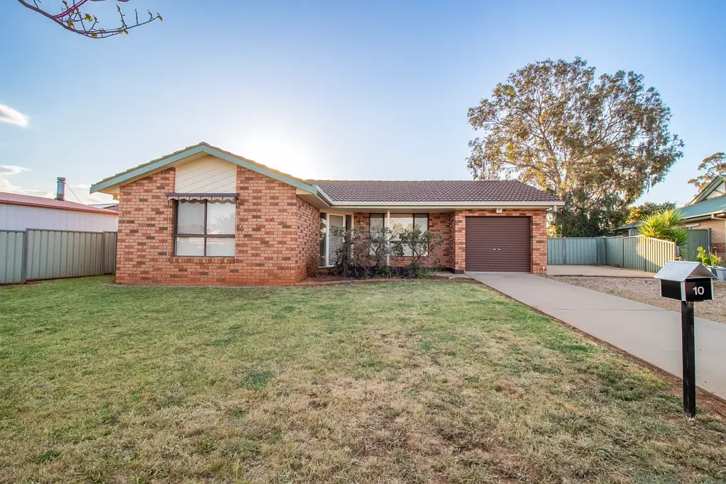 10 Thomas Tom Crescent, Parkes, NSW 2870