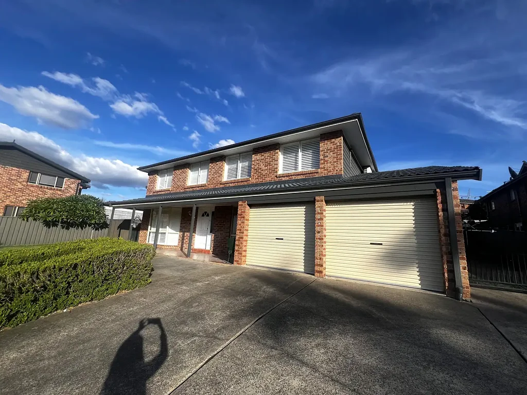 Modern Family Home in Abbotsbury!