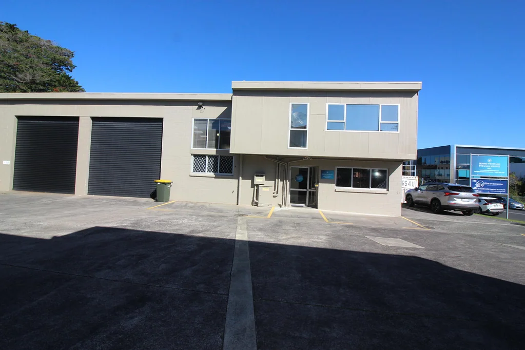 Rosedale Tidy office/warehouse offered for lease
