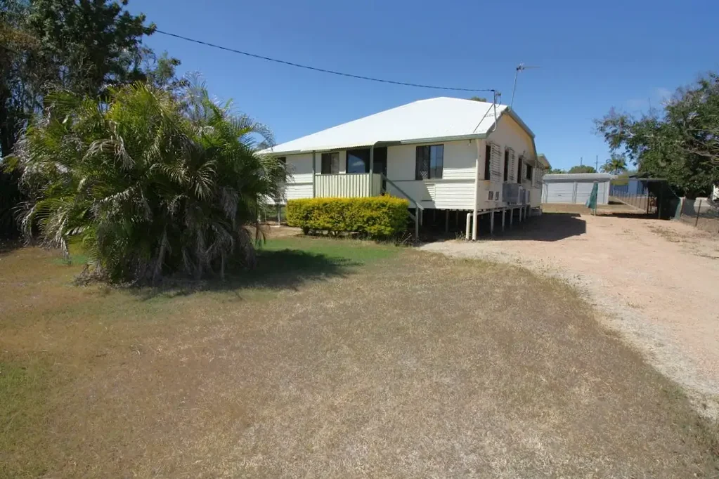 Charters Towers City 3Kwarto CENTRAL POSITION ON A 1335m2 BLOCK