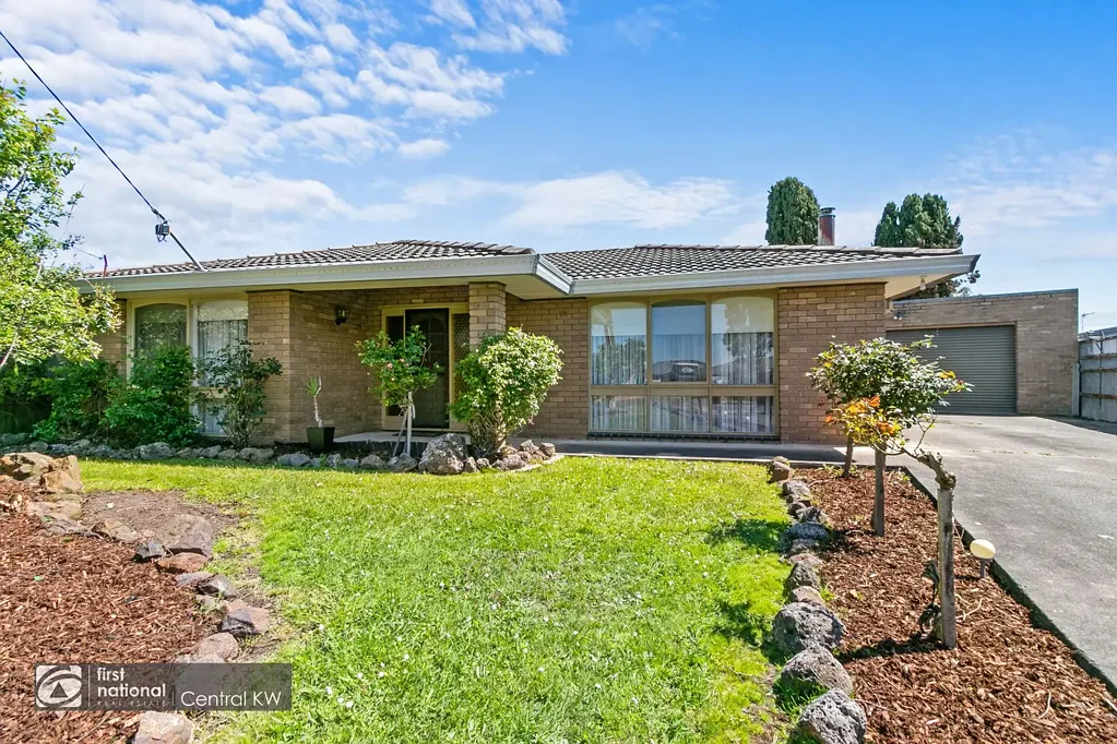 24 William Crescent, Yinnar, VIC 3869