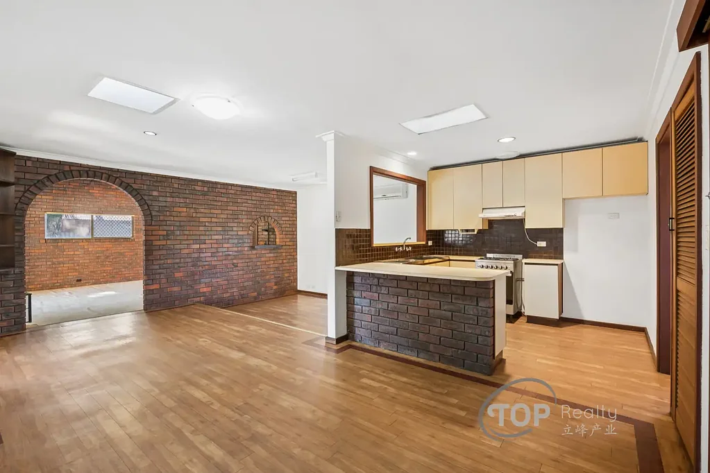 Willetton 5房  RHSZ HOME TO REBUILD OR RENOVATE!