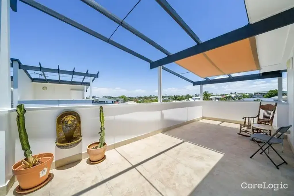 Steps Away From Suttons Beach + Private Rooftop Balcony with Water Views