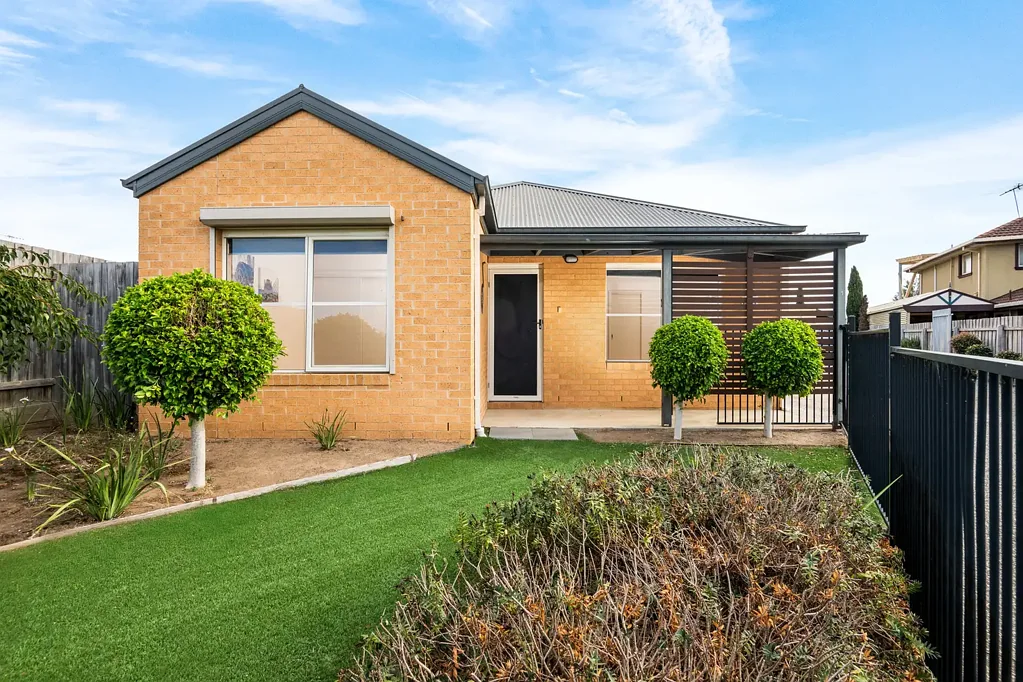 Portarlington 3Moenga Stylish Coastal Unit - Low-maintenance Living