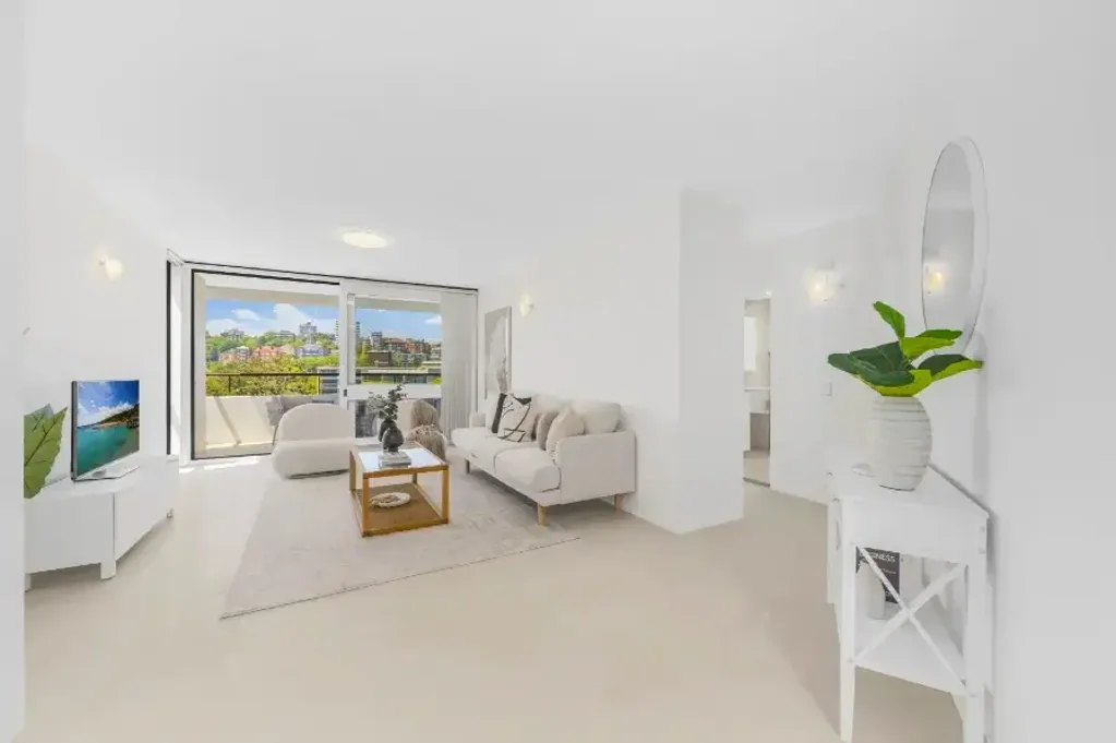 Oversized Apartment, Sweeping District Views and Secure Parking