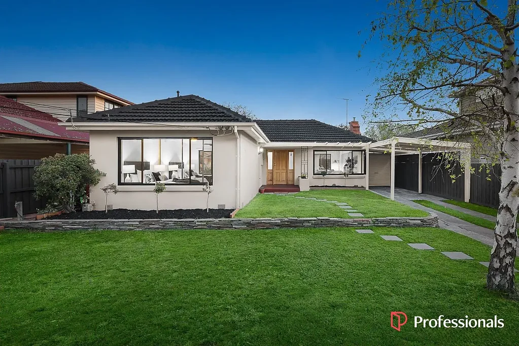 Comfort Four-Bedroom Family Home in Cheltenham's Golden Triangle