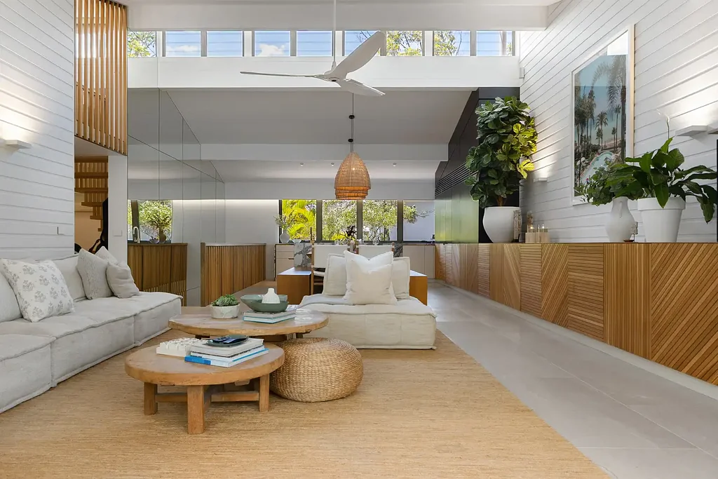 Noosa Heads 3房  Luxurious Little Cove Penthouse: Coastal Retreat & Holiday Income Opportunity