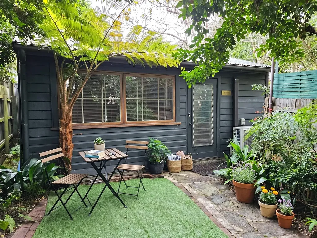 CHARMING PRIVATE GARDEN STUDIO COTTAGE