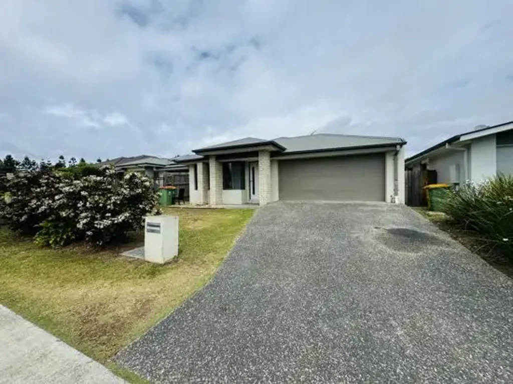 4 Bedroom Modern Home in Hillcrest, Available Now!