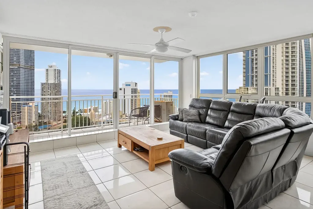 Surfers Paradise 3 Bedroom Exceptional Opportunity - Spacious 3-Bedroom Apartment with Spectacular River & Ocean Views
