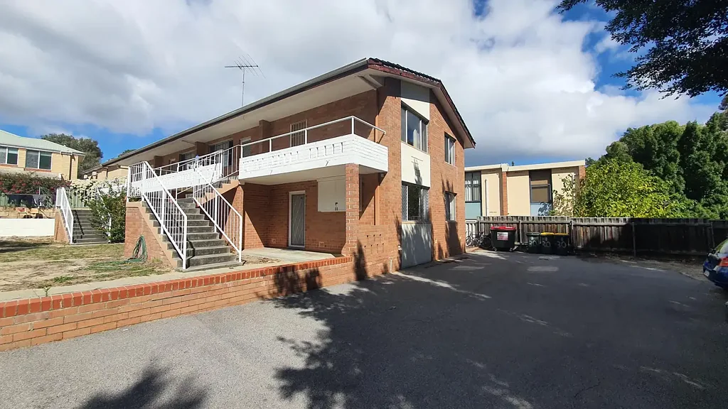 ONE BEDROOM UNIT DIRECTLY OPPOSITE PARK!