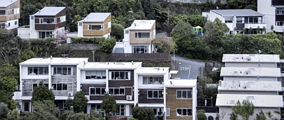 10%首付买房遇上高峰崩盘？财务顾问齐声：别卖，扛住才有救