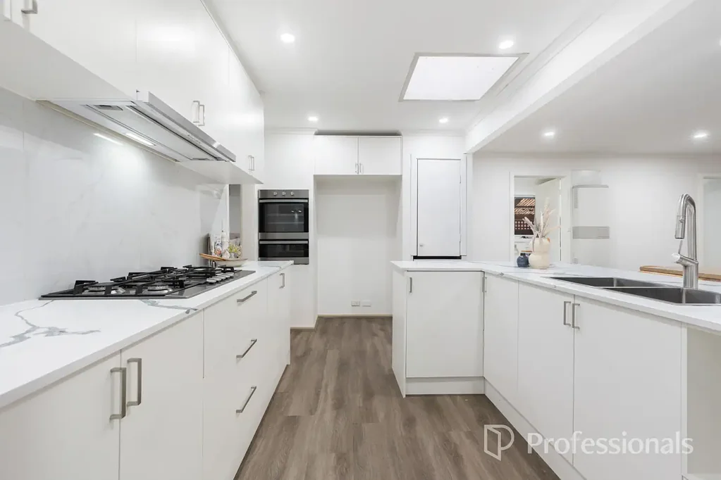 Wantirna South 4Phòng ngủ SPACIOUS FAMILY LIVING IN A PRIME LOCATION