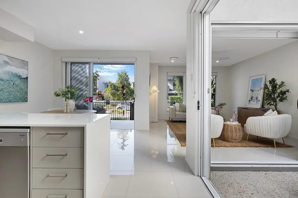 Maroochydore 4침실 Modern Family Living or Investment in Sunshine Cove - Move in before Christmas!