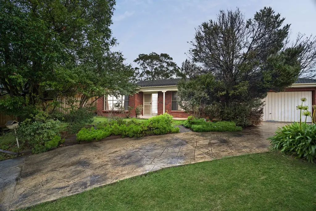 Frankston 4બેડરૂમ Spacious Family Living with Entertaining Appeal in a Sought-After Setting