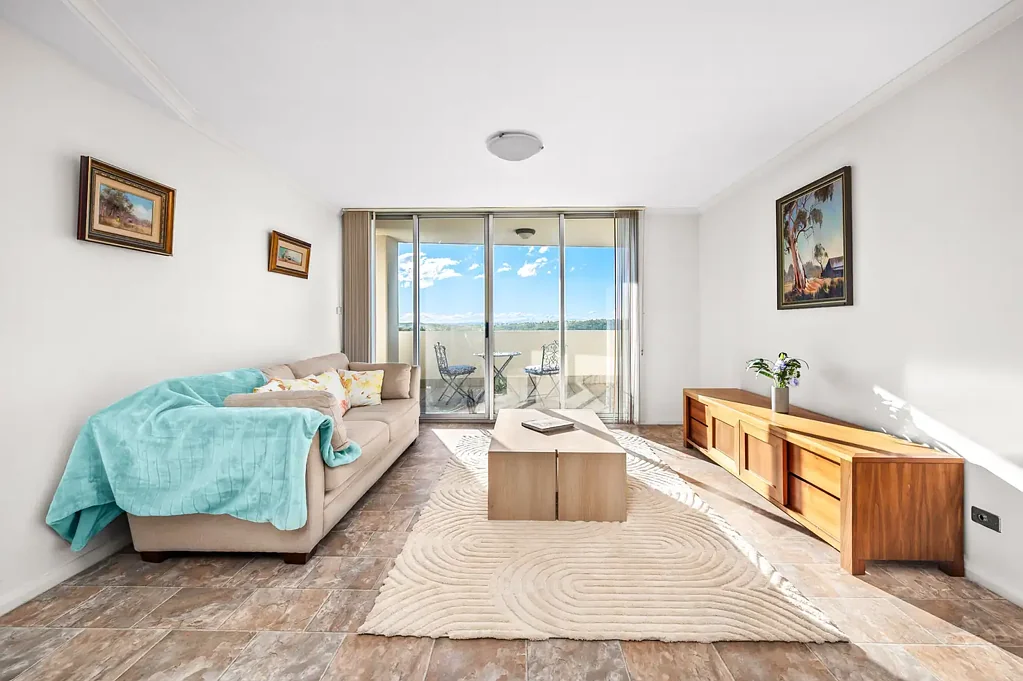 Charlestown 2房  Elevated Living with Spectacular Sunset Views
