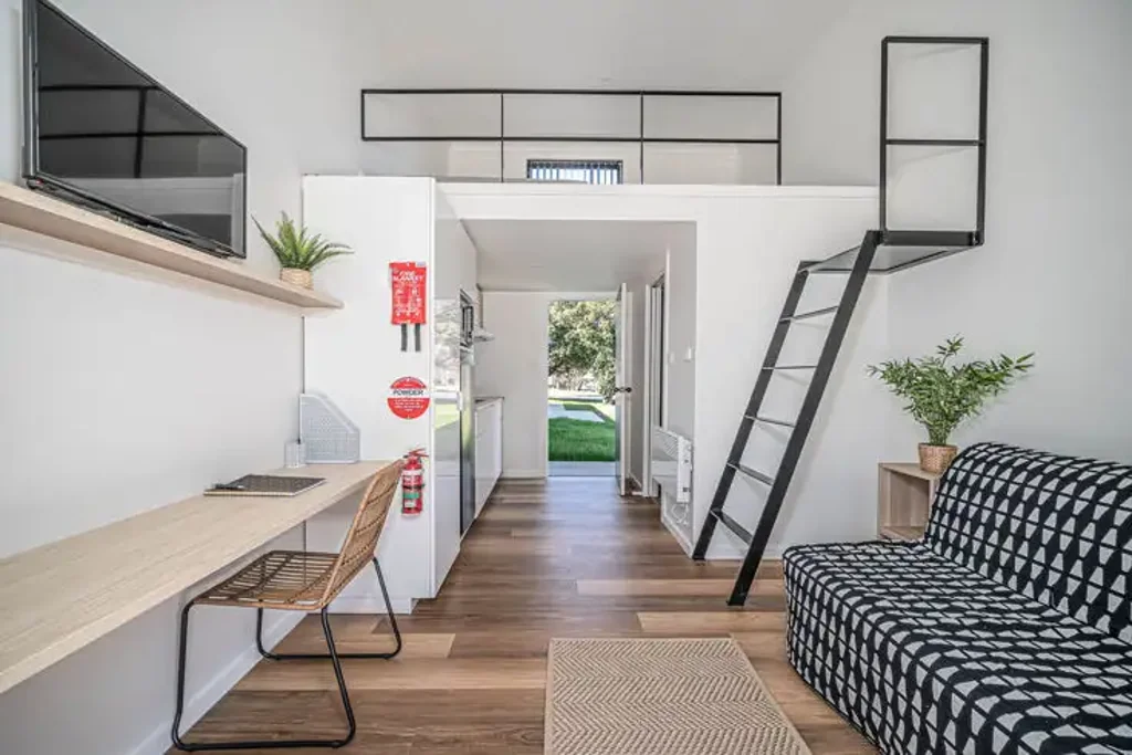 SELF CONTAINED ROOM