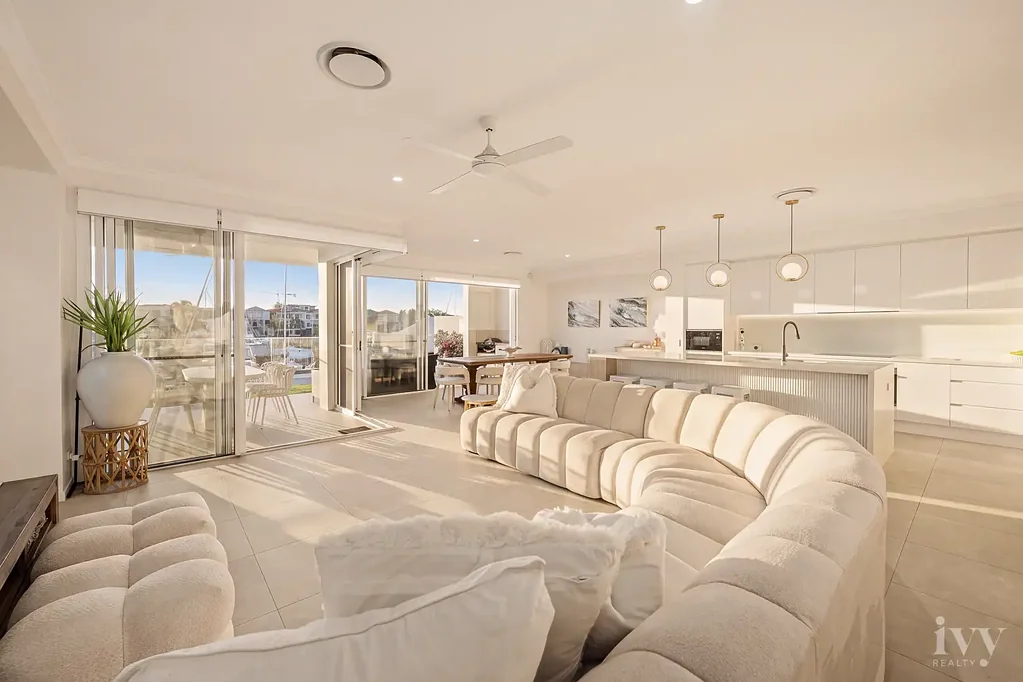 Hope Island 5બેડરૂમ Waterfront Luxury with Marina Views in Sanctuary Cove