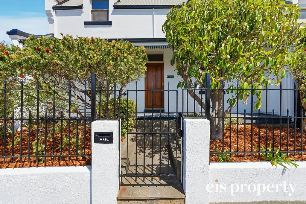 North Hobart 3房  Charming Inner-City Terrace Offering Effortless Living