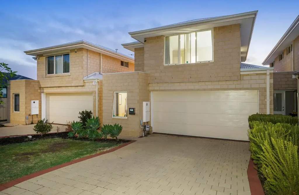 Bright & Spacious 3-Bedroom Townhouse with Study