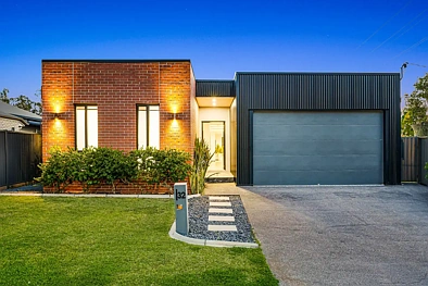 Daisy Hill 4房 建筑灵感。奢华精装。 Architecturally Inspired. Luxuriously Finished.