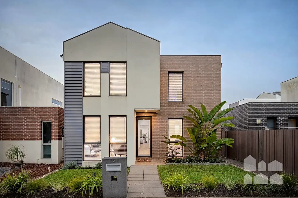 Footscray 3房 三卧两卫温馨宅 宽敞开敞生活区 私密花园儿童乐园 优越城市边缘位 步行便利设施多 热门学区近在咫尺 Relaxed family living, walk-to-everything convenience