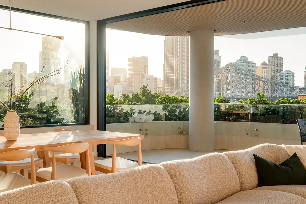 New Farm 4બેડરૂમ Full-floor residence with city views and refined subtropical living