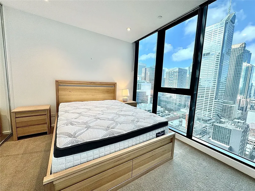 Level 42 Living with Spectacular City Skyline Views
