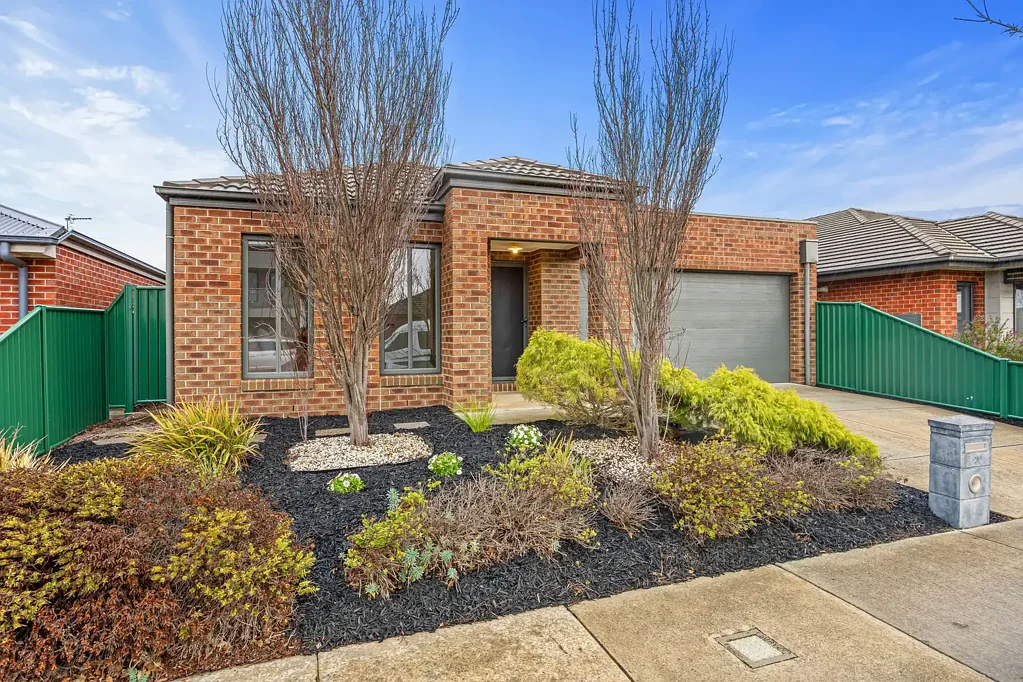 21 Cinnamon Drive, Lake Gardens, VIC 3355