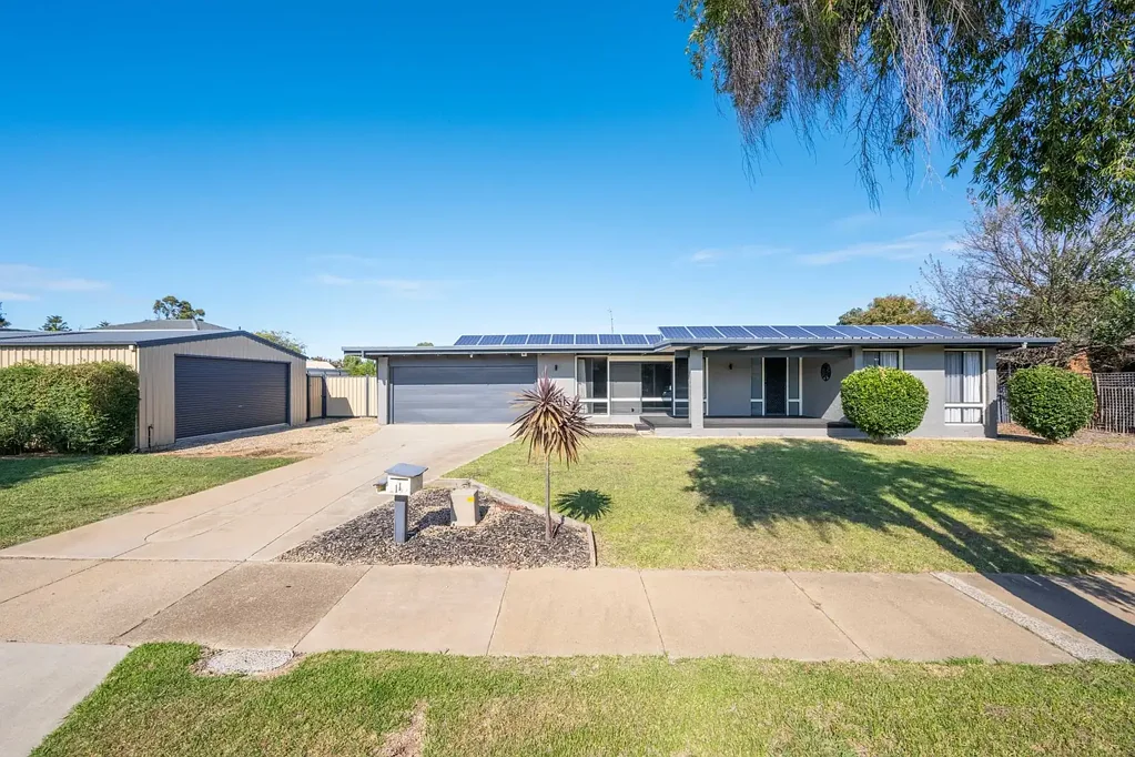 Shepparton 4部屋 Close to GVH with great block size!
