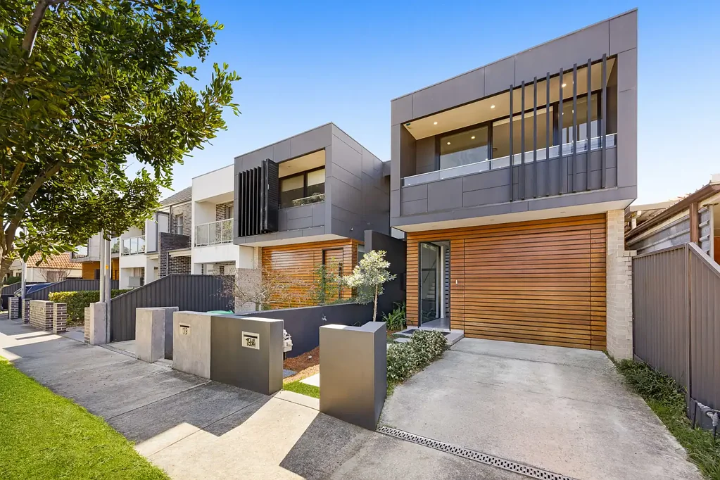 Eastlakes 4Kwarto Contemporary Family Home with Designer Finishes & North-Facing Courtyard