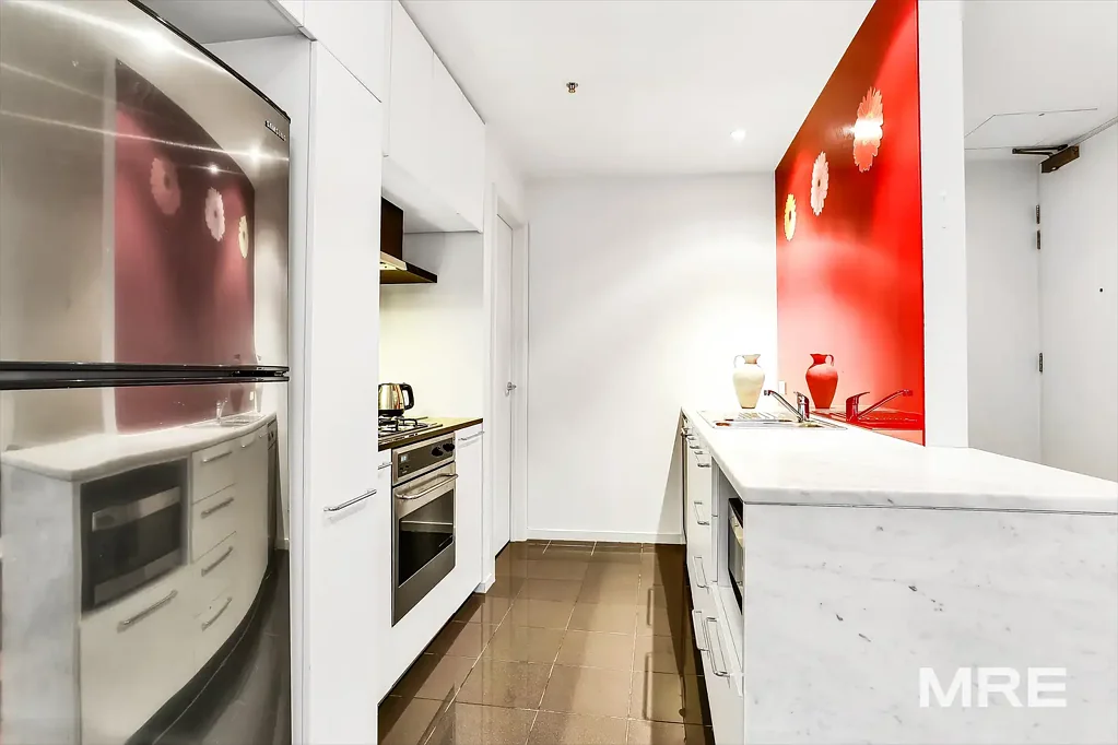 Fully furnished designer apartment plus car space in Central CBD