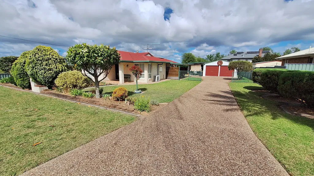 Stanthorpe 3 Slaapkamer Exceptionally Well Presented Brick Home