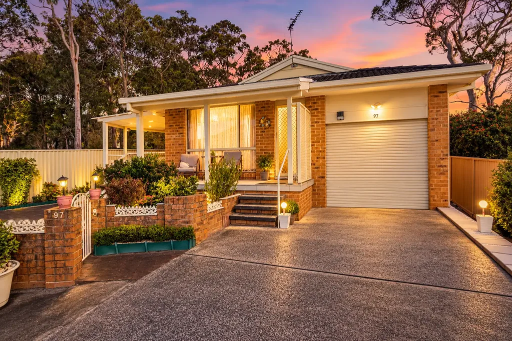 Summerland Point 2कमरा Charming Brick & Tile Home in a Convenient Summerland Point Setting