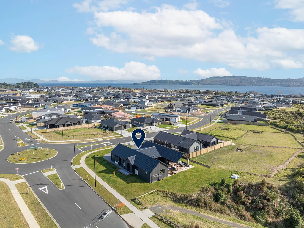 Wharewaka 4房  A home of style, substance and clear motivation