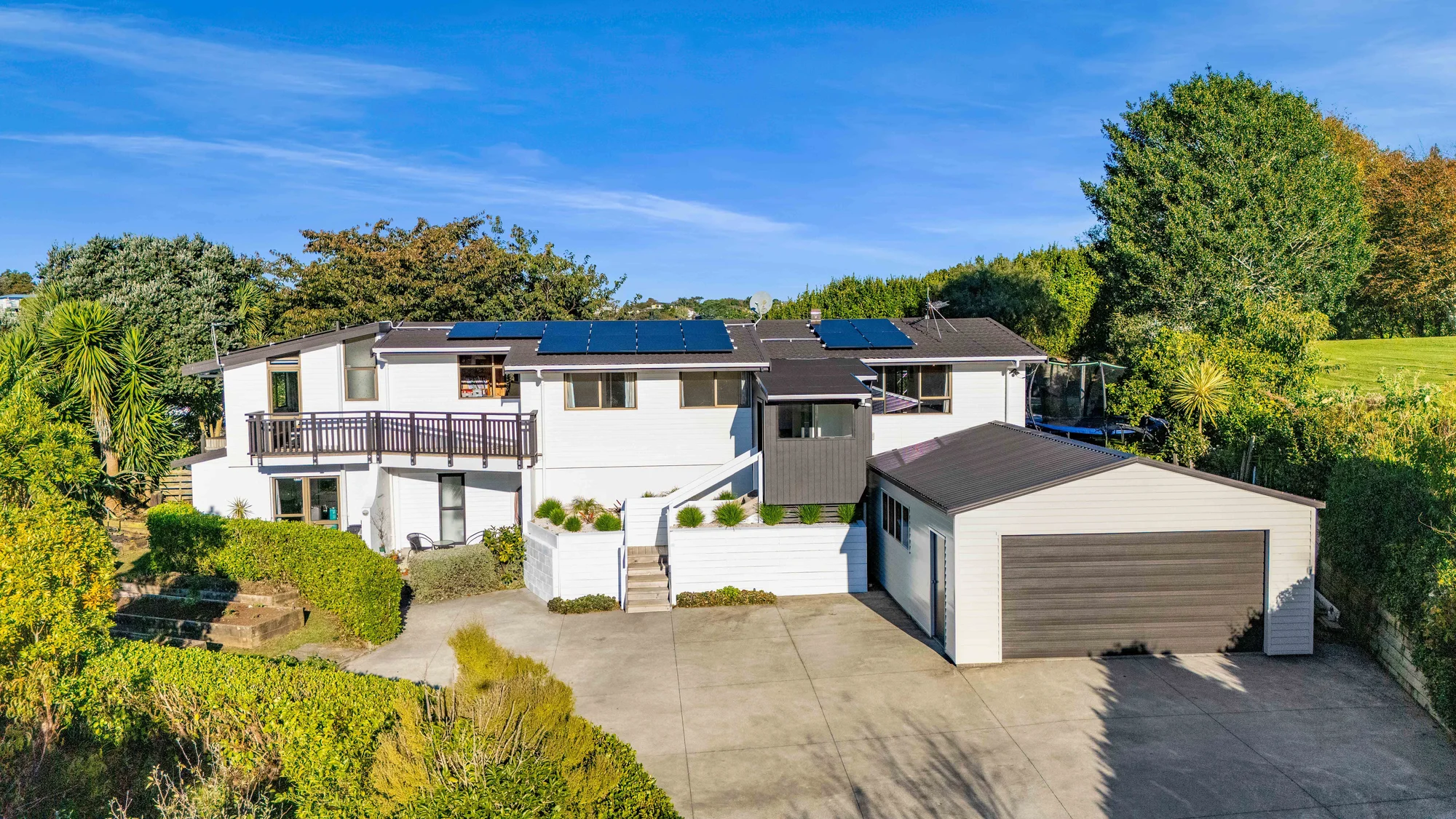 Whalers Gate 4房  Family Home with Income Potential