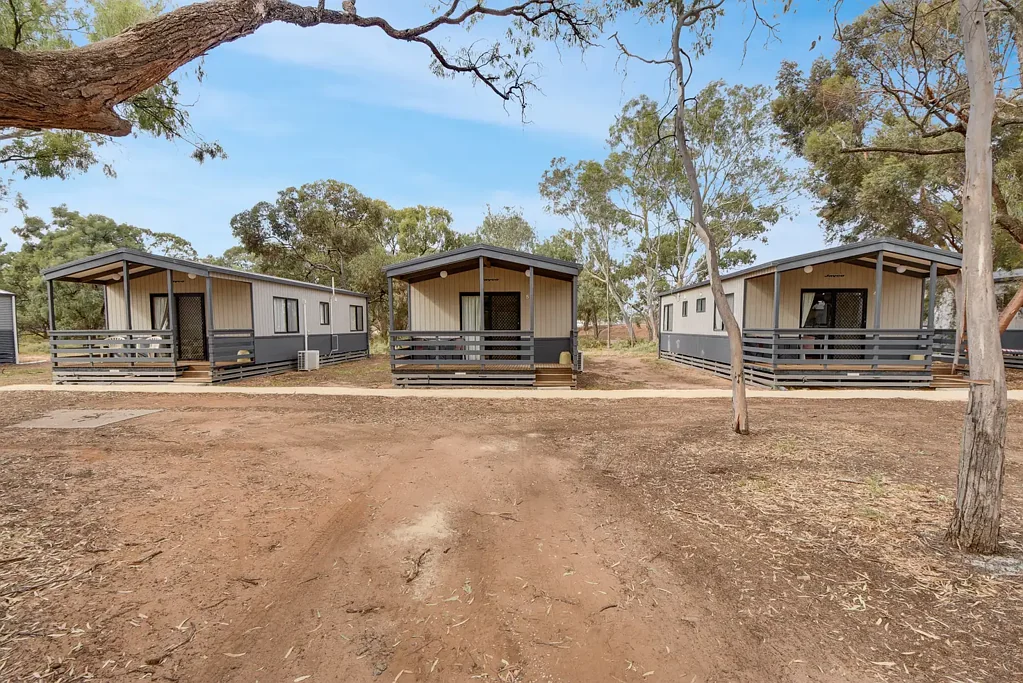 Hopetoun 12 Bedroom Investment Opportunity - 6 Fully Furnished Jayco Cabins