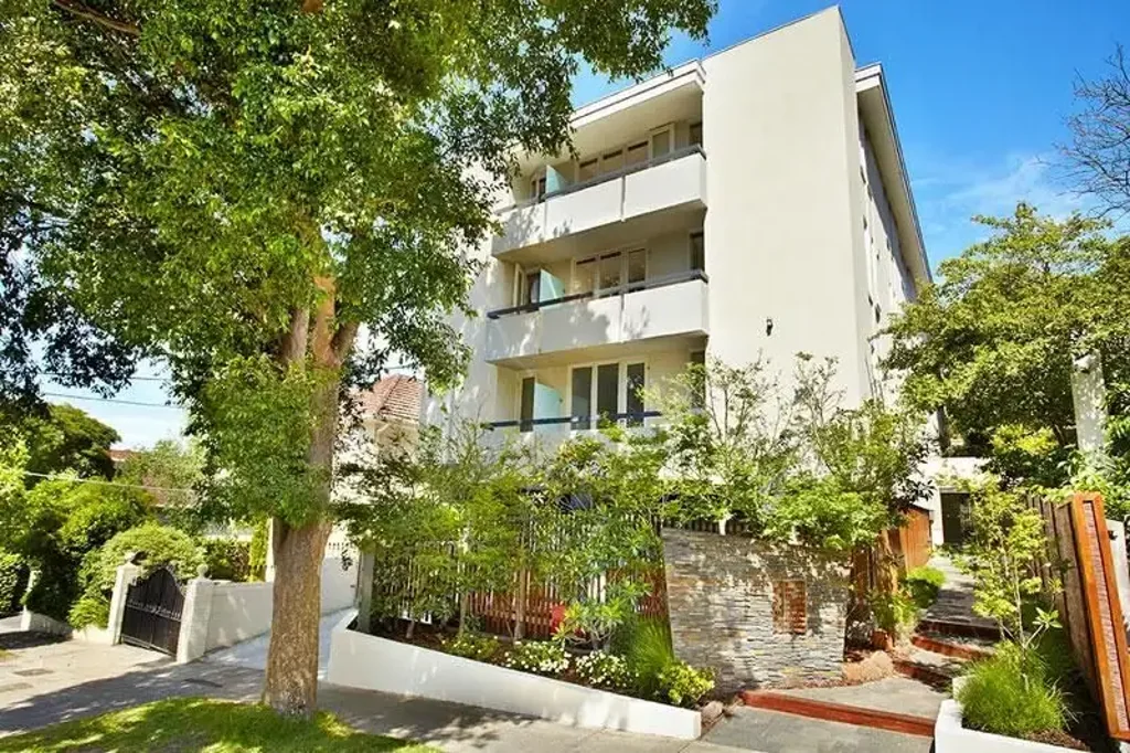 Fully Furnished 1 Bedroom in the Heart of South Yarra