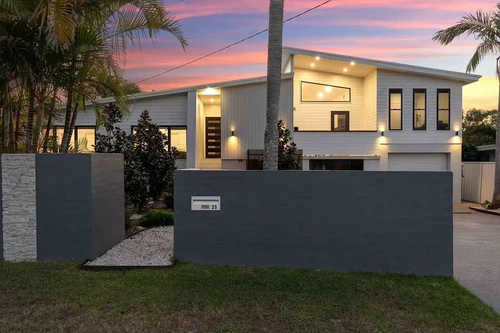 Caves Beach 5બેડરૂમ Resort-Style Coastal Luxury with Exceptional Indoor–Outdoor Living