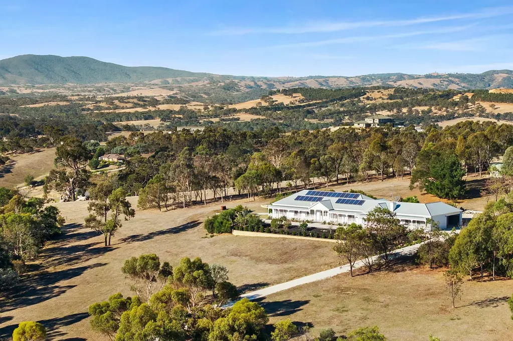 Kilmore 5房  Modern Family Living with Breathtaking Views on Over 5 Acres