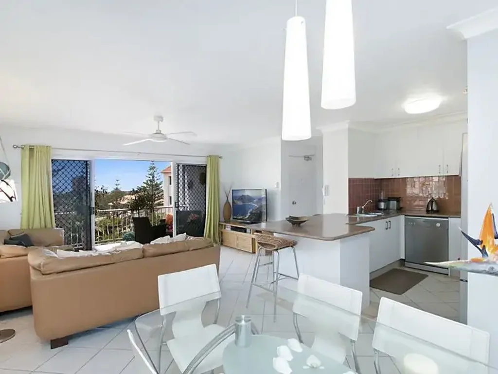 CBD LIVING - enjoy a beachy lifestyle'