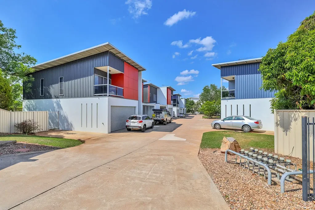 Johnston 2ਬੈੱਡਰੂਮ MODERN, TIDY 2-BED, 2-BATH TOWNHOUSE