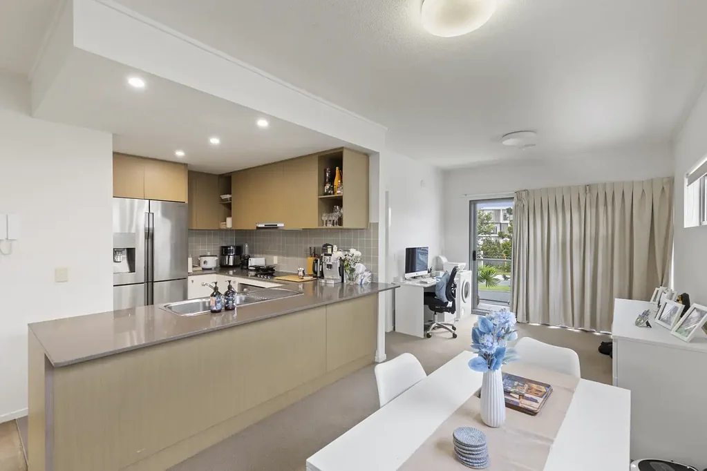 Robina 3غرفة نوم Spacious Apartment with Rare North Facing Backyard in the Heart of Robina