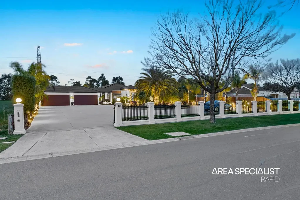 4 The Grove, Hampton Park, VIC 3976
