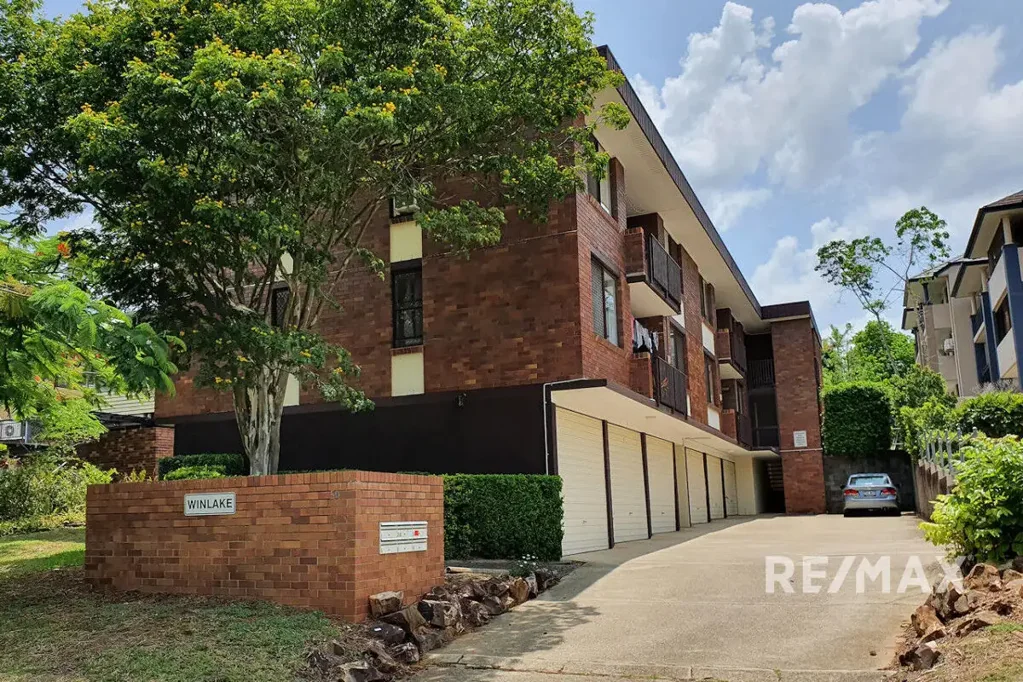 Walk to UQ from This Beautifully Furnished St Lucia Apartment