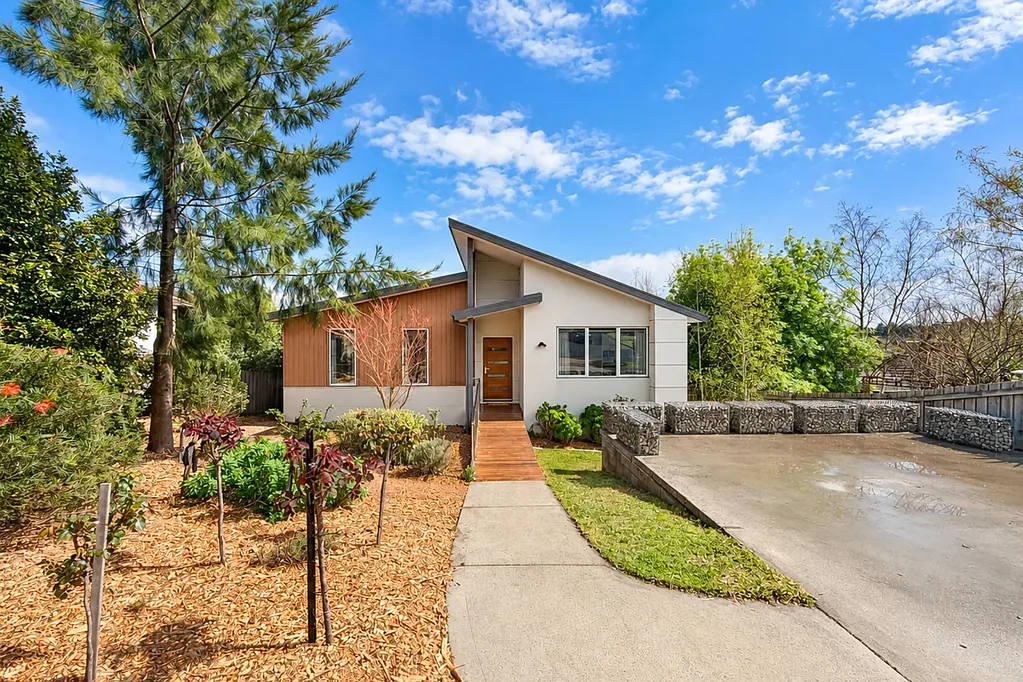Warragul 3 Bedroom Custom Built - Inner Town Position with Elevated Aspect