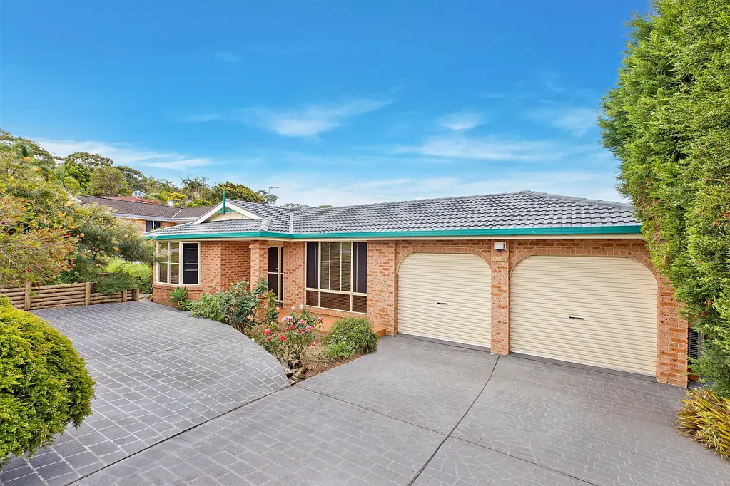 Bateau Bay 4Habitaciones Spacious Family Home - First Time Offered in Over 30 Years!