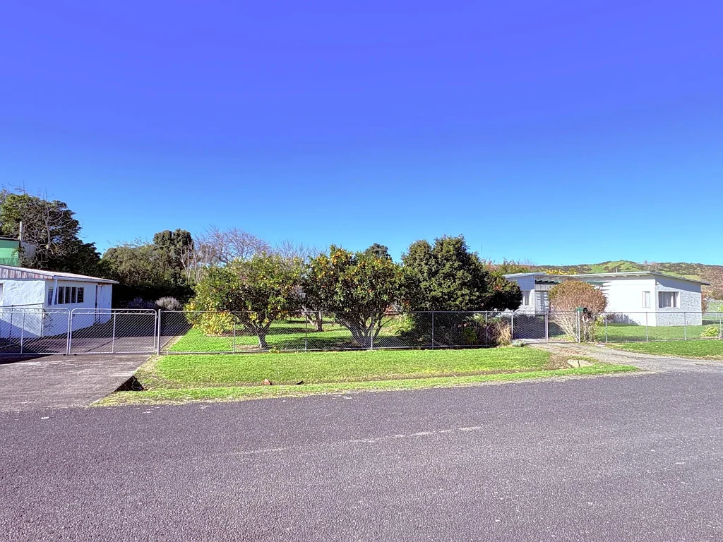 Wairoa 3બેડરૂમ Mid-Century Classic on a Prime Corner Site